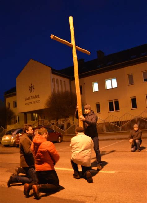 Droga Krzyżowa ulicami Parafii