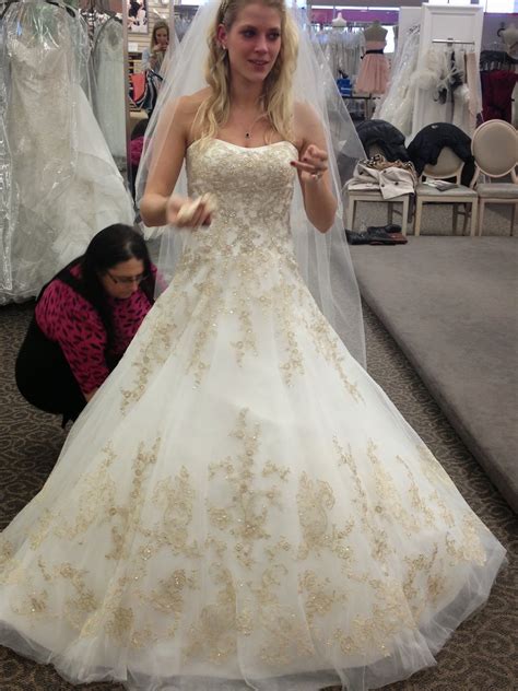 Samantha Angell: Travel & Lifestyle Blog: Shopping For my Wedding Dress