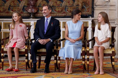 Los Reyes Presiden Con Sus Hijas El Acto Por Sus Cinco A Os De Reinado