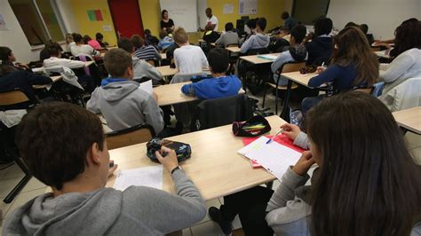 Les Enseignants En Grève Contre La Réforme Des Collèges