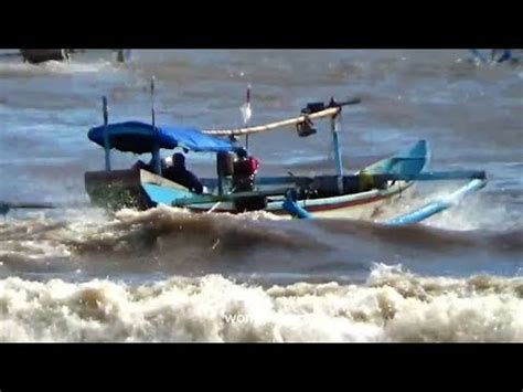 Gelombang Angin Minggu Saat Melaut Pantai Plawanganpuger Youtube