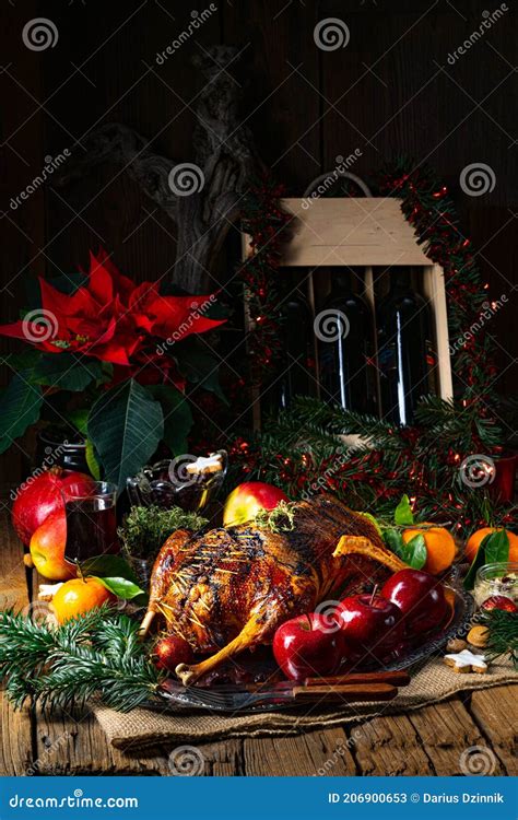 Tender & Juicy Christmas Goose with Crispy Skin Stock Image - Image of ...