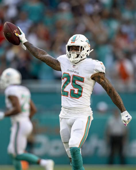 Dolphins Prepared To Tag Dt Christian Wilkins Cb Xavien Howard Reunion