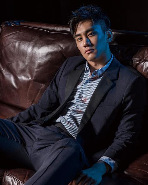 HLV hot nhất MXH Trung Quốc Điển trai cao 1m86 thân hình khiến các cô gái xịt máu mũi