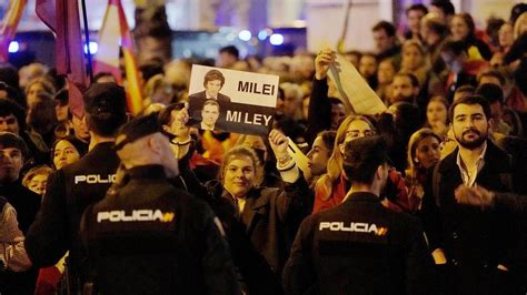 La Protesta En Ferraz Remite Con Menos Afluencia E Intensidad En Su