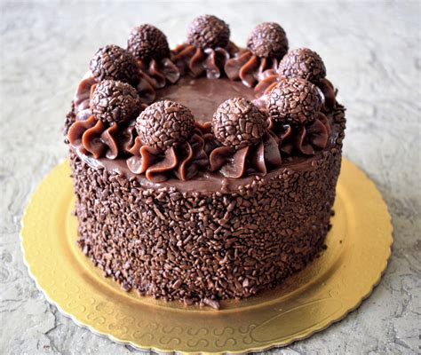 Bolo De Brigadeiro Pequeno 10 A 15 Fatias Elo7