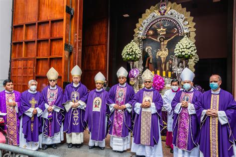 Presidente Del Episcopado Peruano El Se Or De Los Milagros Est En El