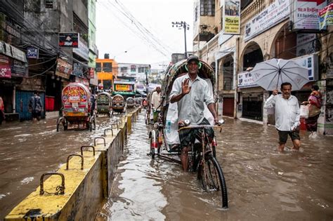 Las Fuertes Lluvias Provocan Inundaciones En Chittagong Bangladesh