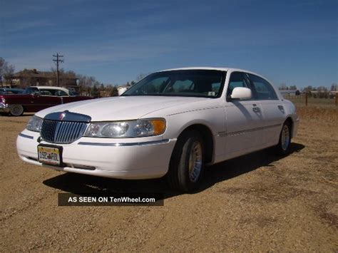 1999 Lincoln Town Car Signature Series