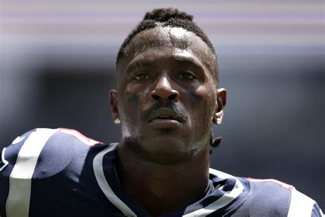 Antonio Brown regala el balón de su único touchdown con los ‘Pats