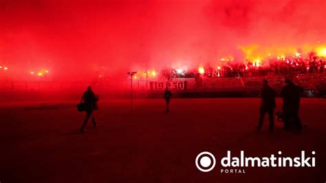 Torcida se bakljadom na sjeveru oprostila od Žana Ojdanića YouTube