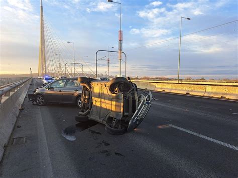 Prve Fotografije Lan Anih Sudara Na Mostu Na Adi Isprevrtani