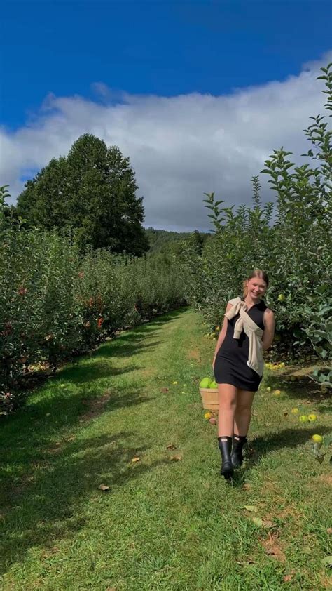 Apple picking is a fall necessity 🍏🍎