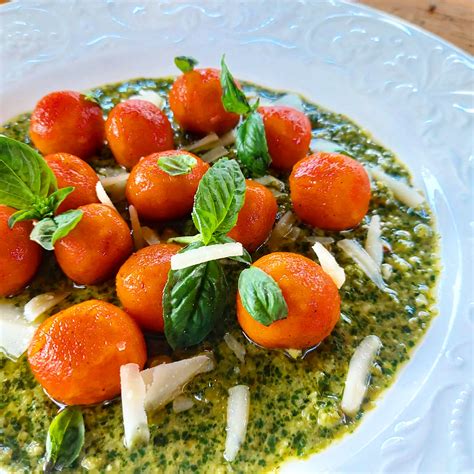 Gnocchi Di Pomodoro Su Pesto Alle Mandorle Martano S Kitchen