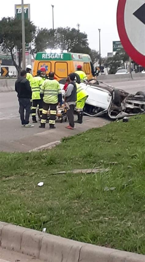 Motorista Bate Contra Mureta E Capota O Carro Na Br As Filhas Do