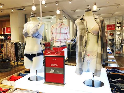 Magasin Sexy De Sous vêtements De Lingerie De Femmes Photo stock