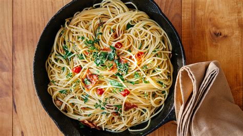 Alles aus einem Topf Einfaches Rezept für Parmesan Spaghetti mit Knoblauch