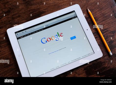 iPad screen with google search webpage Stock Photo - Alamy