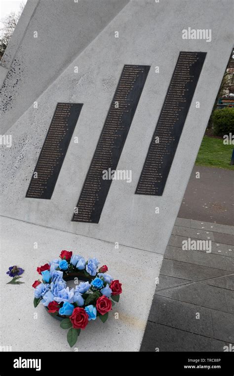 Bethnal green tube disaster memorial hi-res stock photography and ...