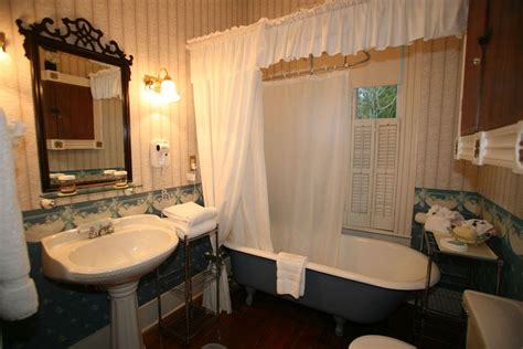 Victorian bathroom | Modern victorian bathroom, Victorian style ...