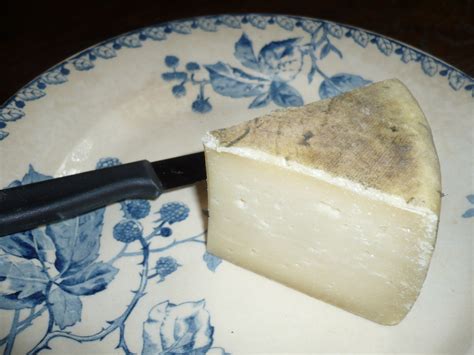 Tomme De Brebis Au Lait Cru Entier G Isabelle Cazaubon Locavor Fr