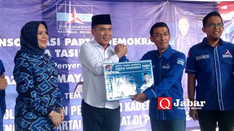 Dpd Berikan Kta Azies Resmi Masuk Partai Demokrat Qjabar