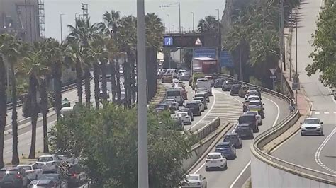 Un Accidente En La Ronda Litoral Corta Un Carril En Sentido Llobregat