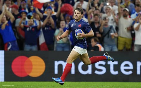 XV de France Dupont de retour dans le groupe après son opération du