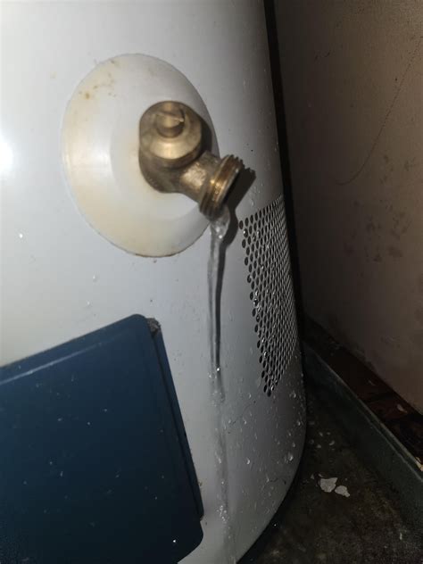 Water heater leak : r/Plumbing
