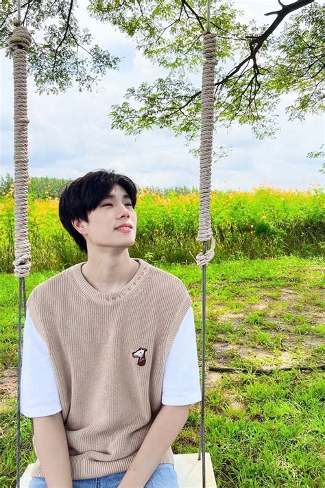 Pin by 𝐜𝐲𝐧𝐭𝐡𝐢𝐚𝐚𝐚 on IDOLS Most handsome actors Gmmtv actors Cute gay couples