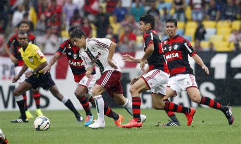 Flamengo E Fluminense Empatam O Clássico No Maracanã 1 A 1 Jornal O