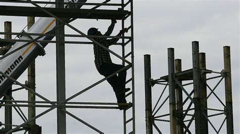 Niemcy Letni Polak Zgin Po Upadku Z Rusztowania Brakowa O