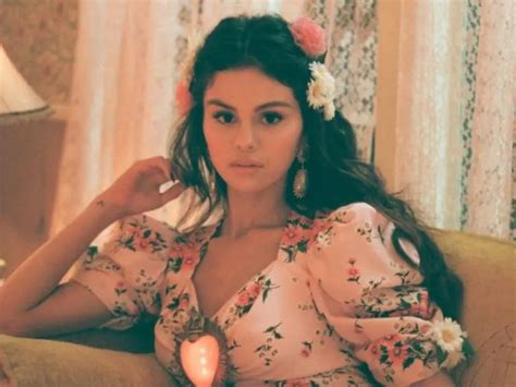 Más mexicana que nunca Selena Gómez estrena su primera canción en