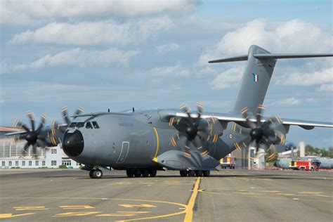 Erster taktischer A400M an französische Luftstreitkräfte ausgeliefert