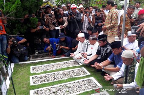 Sandiaga Berziarah Ke Makam Kh Ahmad Dahlan Antara News