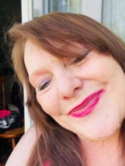 Hump Hump Day Sweets Sexy White BBW MILF AT YOUR SERVICE Calgary