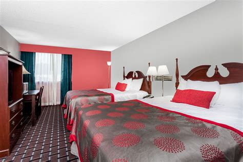 Ramada by Wyndham Henderson/Evansville | Henderson, KY Hotels