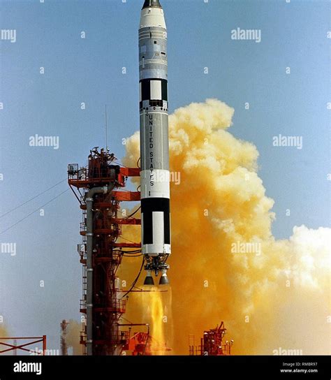 Gemini launch rocket hi-res stock photography and images - Alamy