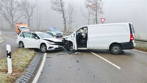 Kollision Bei Erdmannhausen Unfall Wegen Vereister Scheibe Landkreis