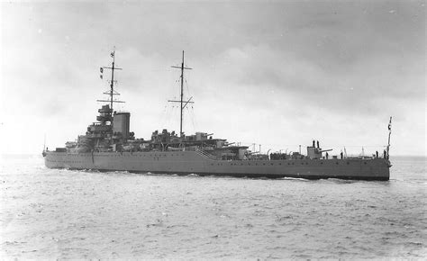 Hawkins Class Heavy Cruiser Hms Effingham D98 After The Modernization