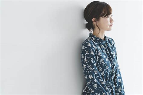 結婚の挨拶で女性の服装の基本！ワンピースの春夏秋冬別コーデと年代別おすすめブランドを大紹介 結婚式準備com