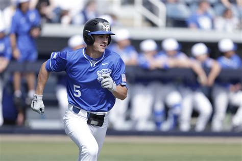 Byu Ends Houstons 12 Series Win Streak With 10 8 Victory Byu Athletics Official Athletics