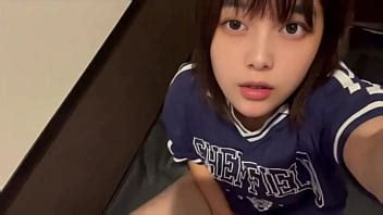 エロ本をみながらネットカフェでオナニーする人妻旦那以外のちんぽ咥えて浮気してみたい XVIDEOS
