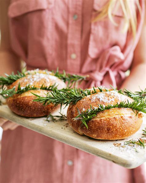 Roasted Garlic And Rosemary Pull Apart Garlic Bread Recipe