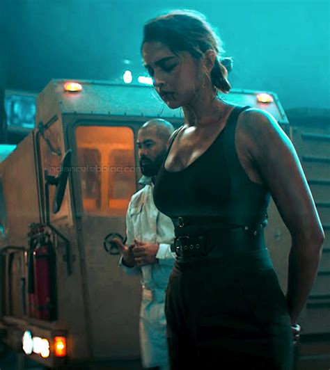 Deepika Padukone Pathaan Srk 31 Bollywood Hot Hd Stills Starcelebblog