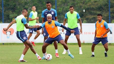 Sob Chuva Elenco Do Bahia Faz Treino De Ataque Contra Defesa Bahia Ge