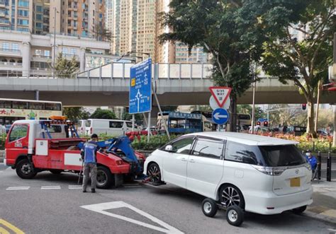 警旺角打擊違泊 發936張牛肉乾拖走1車 星島日報