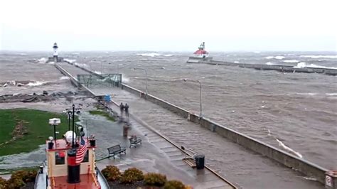 Big Winds And Big Waves In Canal Park Youtube