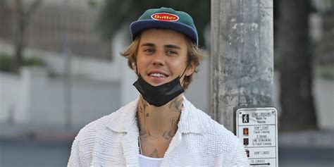 Justin Bieber Surprises A Group Of Fans Who Were Performing His New