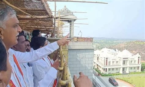 Former Minister Harish Rao Visits Yadadri Shrine